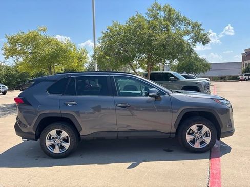 Used 2025 Toyota RAV4 XLE AWD/4WD image 4