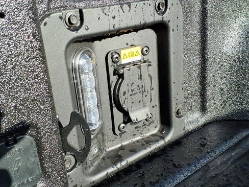 New 2025 Ford Maverick XLT w/ XLT Luxury Package image 9