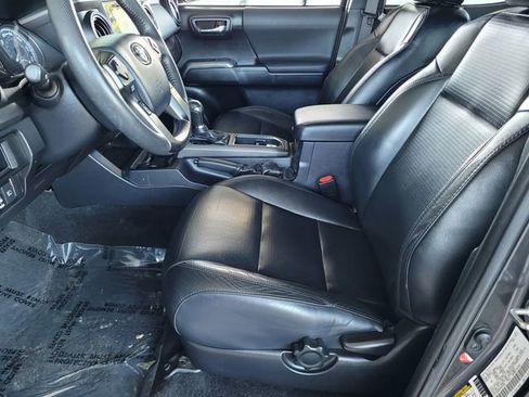 Used 2019 Toyota Tacoma TRD Off-Road AWD/4WD image 17