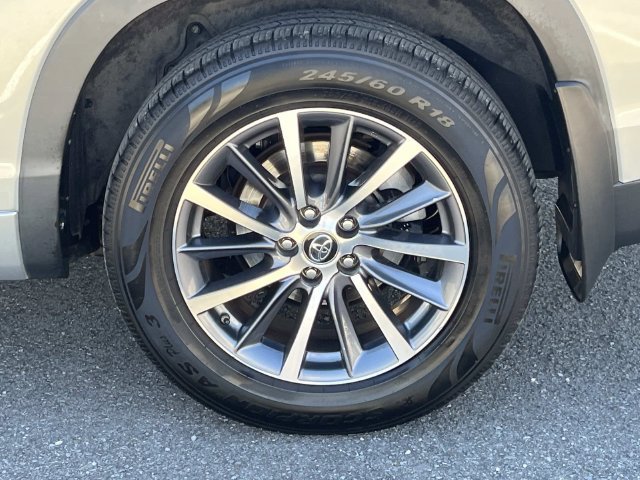 Used 2018 Toyota Highlander XLE AWD/4WD image 11