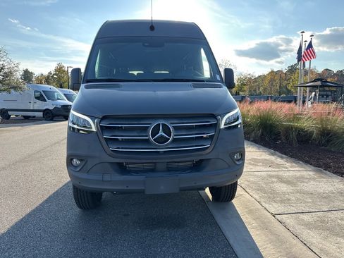Used 2022 Mercedes-Benz Sprinter 2500 image 2