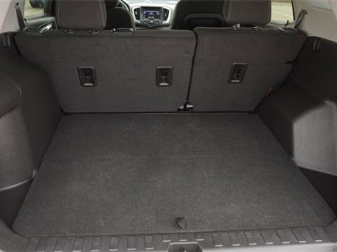 Used 2024 GMC Terrain SLE image 12