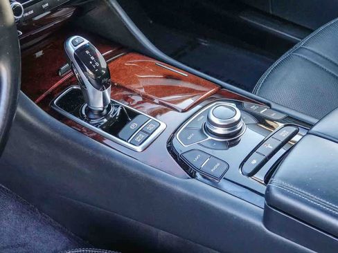 Used 2017 Kia K900 Luxury image 18