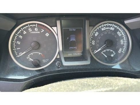 Used 2017 Toyota Tacoma SR5 w/ Tow Package AWD/4WD image 15