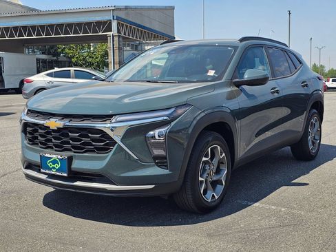Certified 2025 Chevrolet Trax LT w/ Driver Confidence Package FWD image 7