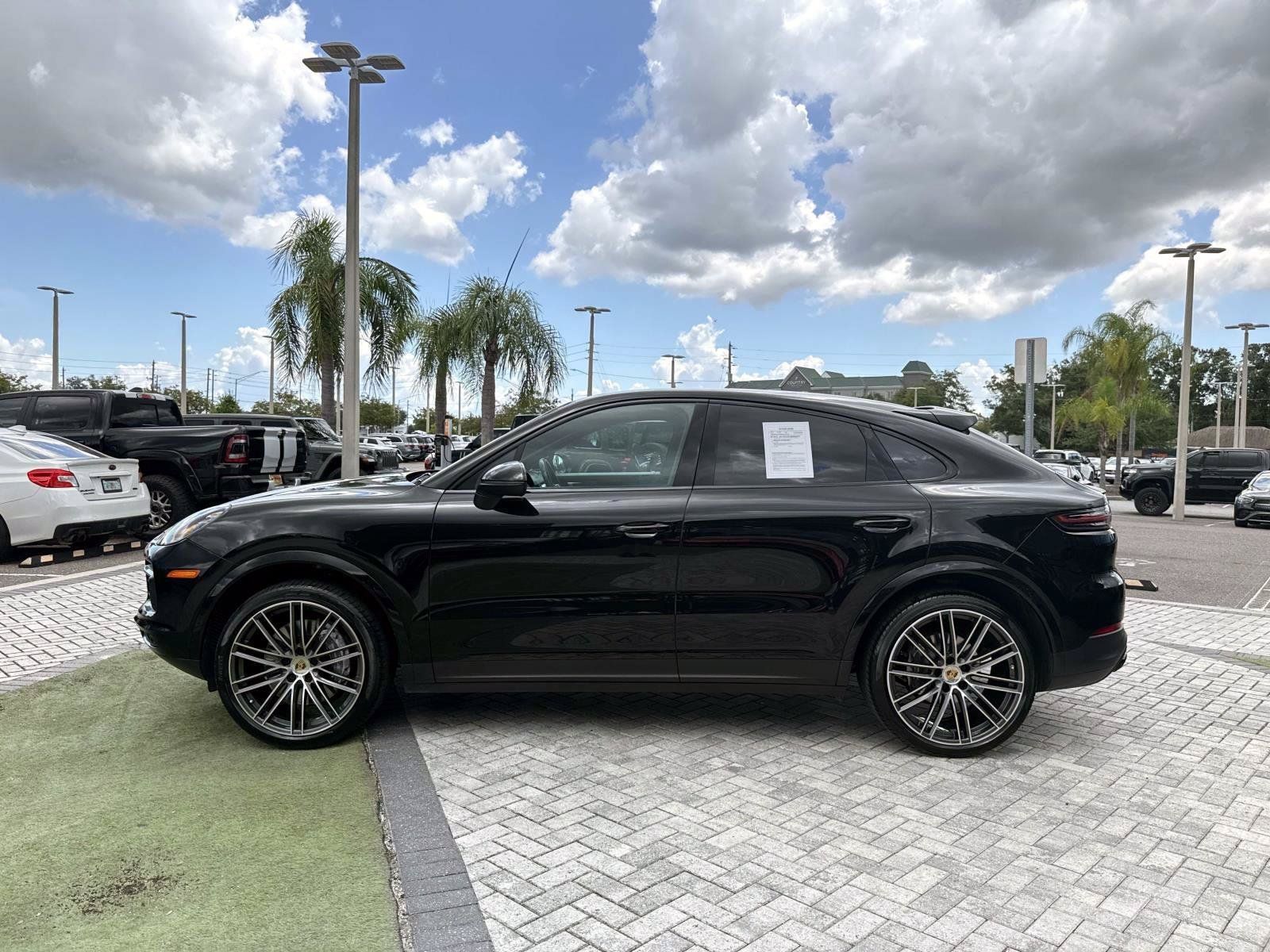 Used 2023 Porsche Cayenne Coupe AWD/4WD image 4
