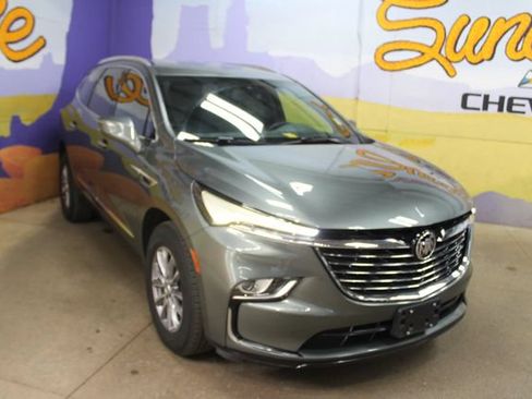 Used 2023 Buick Enclave Essence AWD/4WD image 2