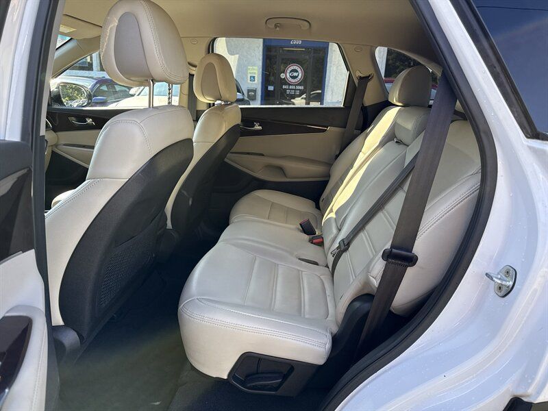 Used 2016 Kia Sorento AWD image 7