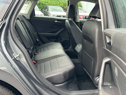 Used 2022 Volkswagen Jetta SE w/ Panoramic Sunroof Package image 10