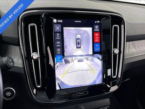 Certified 2025 Volvo XC40 B5 Plus AWD/4WD image 30