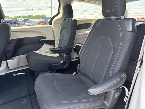Used 2023 Chrysler Voyager LX FWD image 15