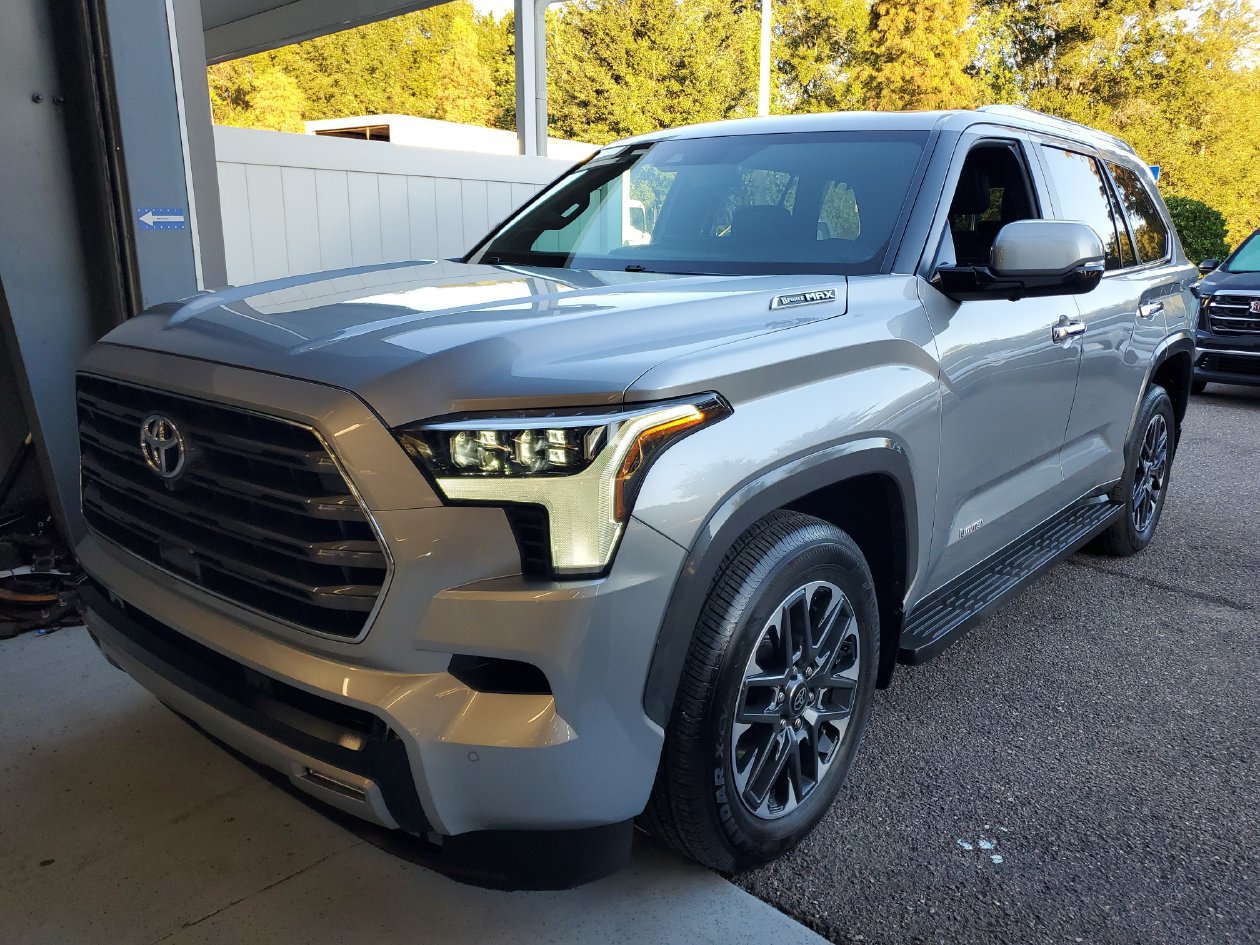Used 2026 Toyota Sequoia Limited AWD/4WD image 2