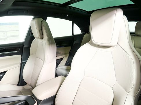 New 2025 Porsche Macan Electric image 5