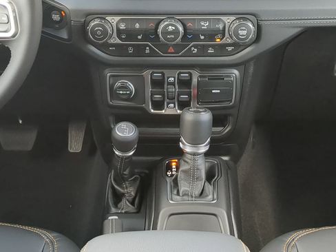 New 2026 Jeep Wrangler Unlimited Sahara AWD/4WD image 17