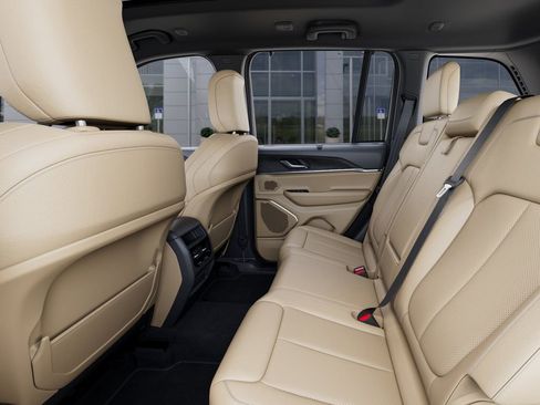 New 2026 Jeep Grand Cherokee Limited w/ Luxury Tech Group II AWD/4WD image 26