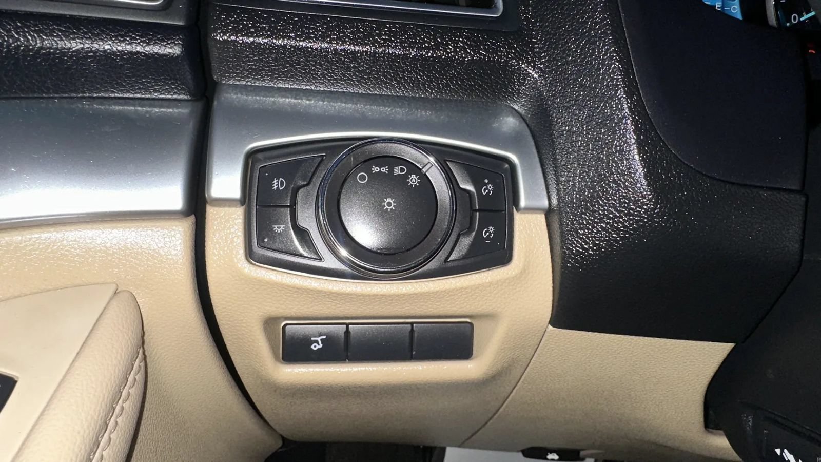 Used 2016 Ford Explorer Limited FWD image 34
