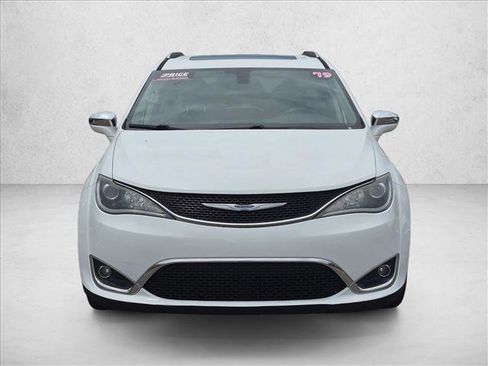 Used 2019 Chrysler Pacifica Limited FWD image 2