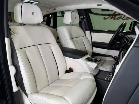 Used 2022 Rolls-Royce Phantom Sedan image 18