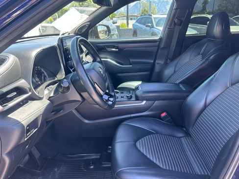 Used 2022 Toyota Highlander XSE AWD/4WD image 27