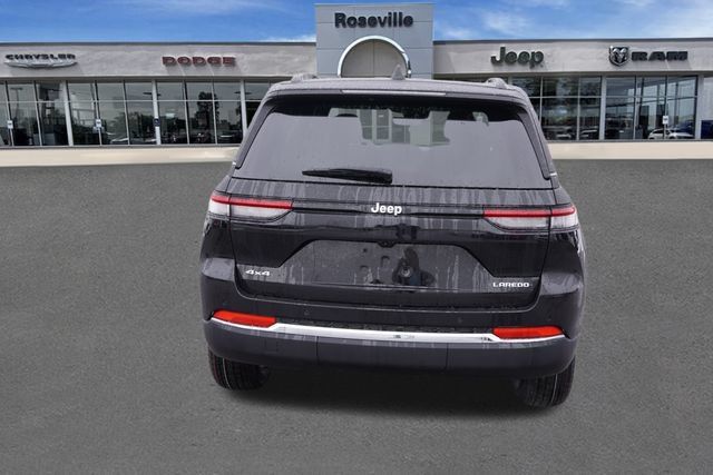 New 2025 Jeep Grand Cherokee Laredo X w/ Luxury Tech Group I AWD/4WD image 4