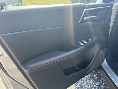 Used 2024 Mitsubishi Outlander SE image 11