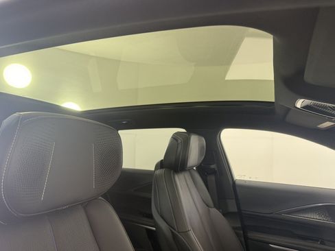 Used 2023 Cadillac Lyriq AWD image 13