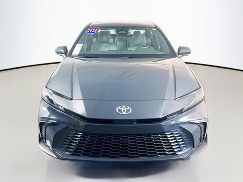Used 2025 Toyota Camry SE image 2