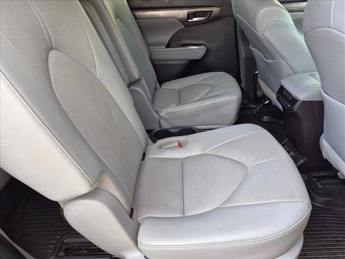 Used 2022 Toyota Highlander Limited AWD/4WD image 20
