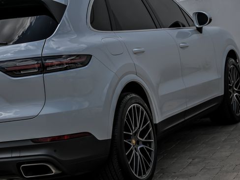 Used 2023 Porsche Cayenne AWD/4WD image 15