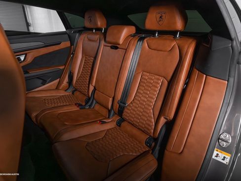 Used 2021 Lamborghini Urus image 36