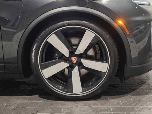 New 2025 Porsche Macan 4S Electric image 11