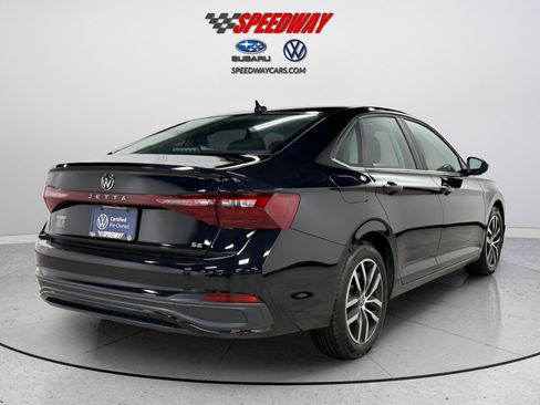 Certified 2025 Volkswagen Jetta SE image 7