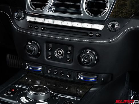 Used 2016 Rolls-Royce Wraith RWD image 25