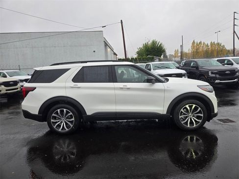 New 2026 Ford Explorer ST-Line image 4