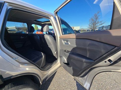 Used 2023 Nissan Rogue Platinum w/ Platinum Premium Package image 13