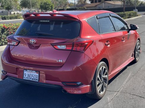 Used 2018 Toyota Corolla iM image 3