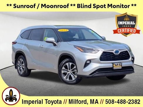 Used 2024 Toyota Highlander XLE AWD/4WD image 1