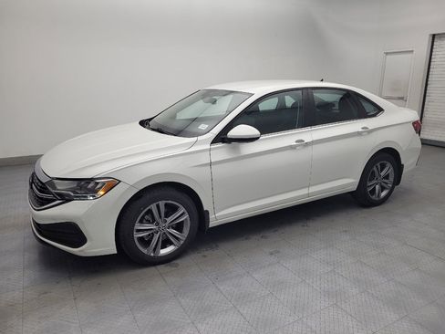 Used 2022 Volkswagen Jetta SE image 2