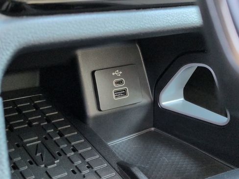 Used 2025 Ford Ranger Lariat w/ Chrome Accent Package image 21