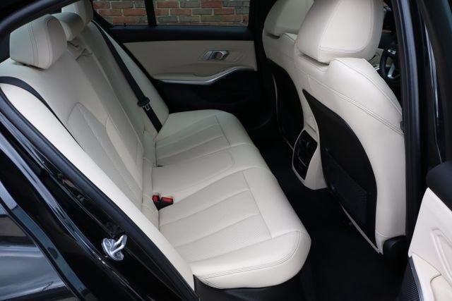 Used 2023 BMW 330i xDrive Sedan w/ Premium Package AWD/4WD image 43