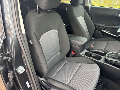 Used 2025 Kia Soul LX w/ LX Technology Package image 34