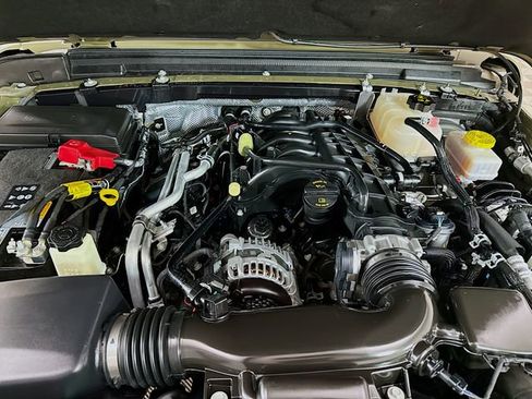 Used 2025 Jeep Wrangler Willys image 27