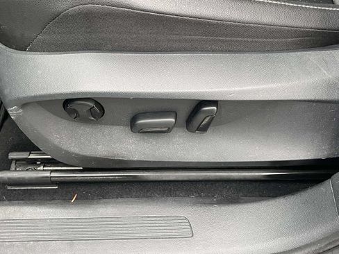 Used 2022 Volkswagen Tiguan SE AWD/4WD image 18