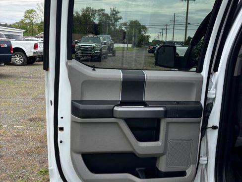 Used 2015 Ford F150 XLT AWD/4WD image 21
