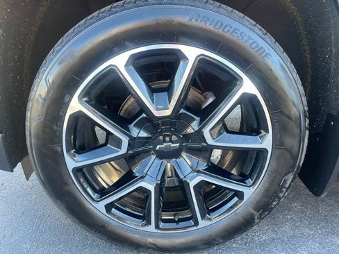 Used 2022 Chevrolet Suburban RST w/ Luxury Package image 9