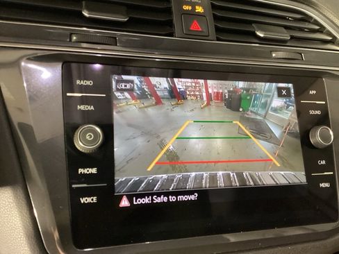 Used 2022 Volkswagen Tiguan SE image 14