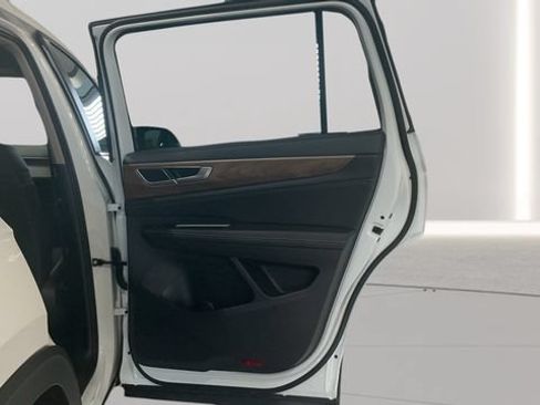 Used 2026 Volkswagen Atlas SE AWD/4WD image 42