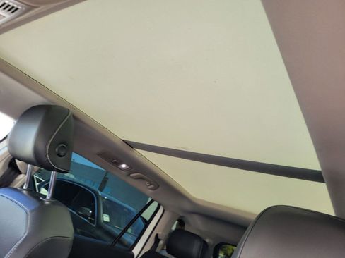 Certified 2023 Volkswagen Tiguan SE w/ Panoramic Sunroof Package FWD image 13