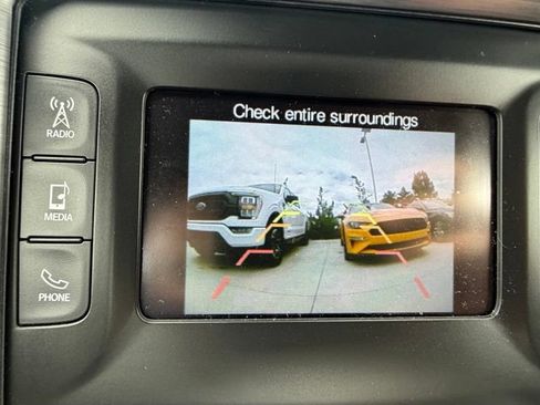 Used 2017 Dodge Challenger SXT RWD image 18