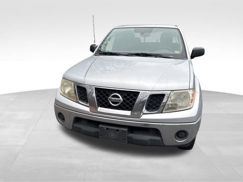 Used 2011 Nissan Frontier SV image 10